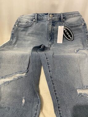 Scoop Women’s Light Blue Distressed Ankle Jeans